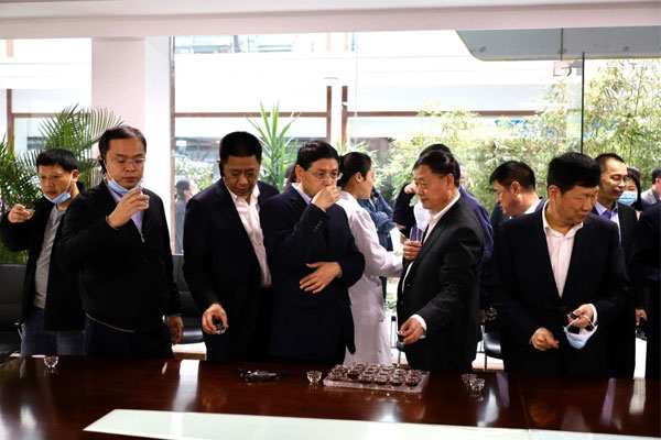 市长及联席会成员参观振东集团 山西药茶产业联盟